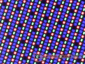Matrice de sous-pixels nette, avec un minimum de problèmes de granularité, une excellente uniformité de la luminosité et aucun saignement du rétroéclairage