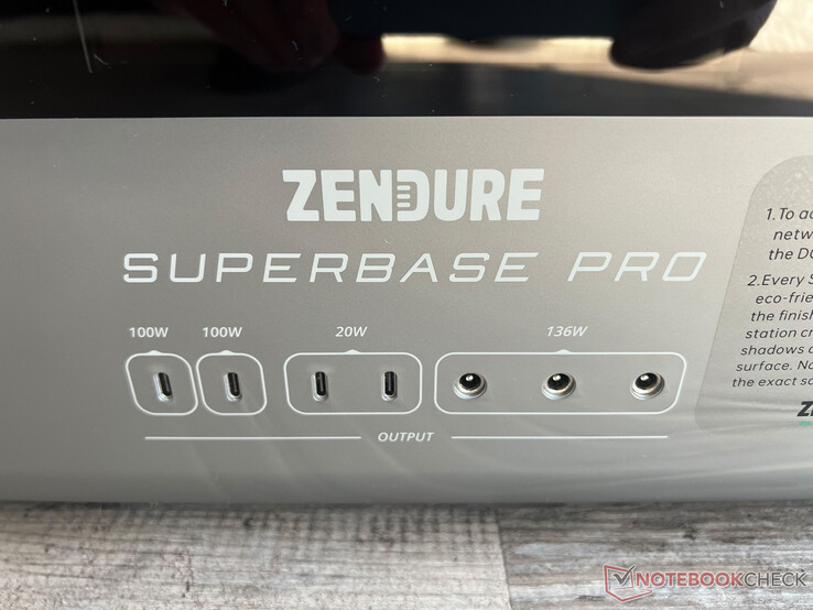 Quatre USB Type-C, mais pas d'USB Type-A