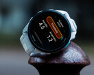 La Forerunner 165 est l'une des cinq smartwatches Forerunner pouvant recevoir la version logicielle 25.04. (Image source : Garmin)