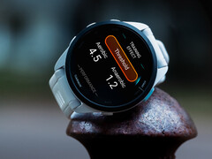 La Forerunner 165 est l&#039;une des cinq smartwatches Forerunner pouvant recevoir la version logicielle 25.04. (Image source : Garmin)