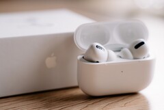 Les AirPods Pro 2 pourraient ressembler davantage aux Beats Studio Buds qu&#039;aux AirPods Pro actuels. (Image source : David Levêque)