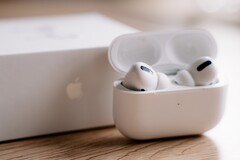 Les AirPods Pro 2 pourraient ressembler davantage aux Beats Studio Buds qu'aux AirPods Pro actuels. (Image source : David Levêque)
