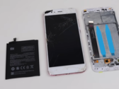 Un smartphone qui a besoin d'être réparé. (Source : YouTube)