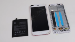 Un smartphone qui a besoin d&#039;être réparé. (Source : YouTube)