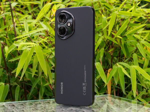 Le Honor 400 (photo) aura un successeur cette année, dont certaines caractéristiques clés resteront inchangées. (Source de l'image : Notebookcheck)