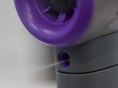 L'eau est pulvérisée dans le flux d'air sous forme de brouillard.