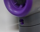 L'eau est pulvérisée dans le flux d'air sous forme de brouillard.
