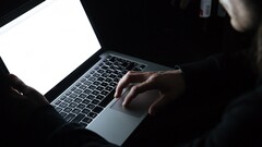 UNC6692 exploite les fonctions de collaboration externe de Microsoft Teams pour se faire passer pour un membre du personnel du service d'assistance informatique et diffuser une suite de logiciels malveillants personnalisés.