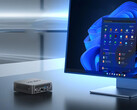 Le NUC150 peut être équipé du processeur Intel N150 ou du Core 3 N355. Photo : une image promotionnelle du mini PC assis à côté d'un moniteur. (Source de l'image : Minix)