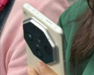 Le boîtier de l'appareil photo de l'Oppo Find X7 Pro semble colossal (image via Weibo)