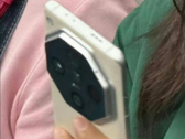 Le boîtier de l'appareil photo de l'Oppo Find X7 Pro semble colossal (image via Weibo)