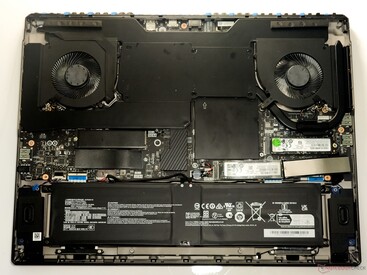 MSI Titan 18 HX AI : Caractéristiques internes
