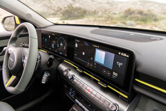Les écrans panoramiques du Kona EV sont tout droit sortis de la famille électrique Ioniq. (Source de l'image : Hyundai)