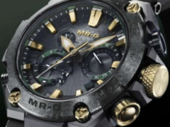 La Casio MRG-B2000RG-3A (photo) semble avoir une texture brossée, presque semblable à de la pierre, sur les bords et les vis hexagonales visibles. (Source de l&#039;image : Great G-Shock World)