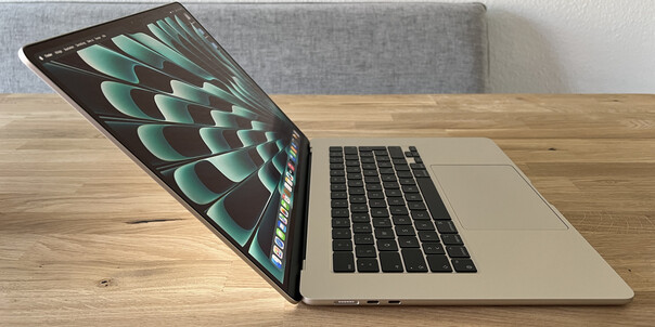 Le boîtier durable de la plupart des MacBooks permet de les vendre plus facilement et à bon prix, le cas échéant (Source de l'image : Notebookcheck - édité)