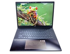 E Ink a mis au point un trackpad pour ordinateur portable avec écran tactile E Ink intégré. (Source de l'image : E Ink)