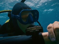 Le Descent X30 de Garmin (photo) est désormais disponible. (Source de l'image : Garmin)