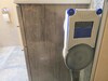 En mode humide, le Hutt 10 pulvérise la solution nettoyante par le côté
