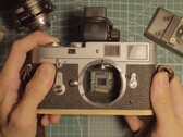 Le Leica M2 peut être transformé en appareil photo numérique à l'aide d'un Raspberry Pi. (Source de l'image : Michael Suguitan)