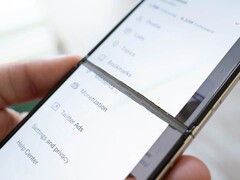 L&#039;écran en verre fin et pliable du Z Flip 3 de Samsung Galaxy peut apparemment encore se briser sans raison apparente (Image : 9to5google)