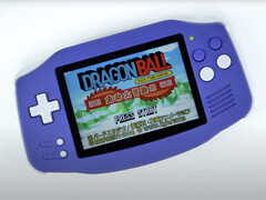 L'Anbernic RG34XX est doté d'un écran IPS de 3,4 pouces avec une résolution de 720 x 480 pixels. (Source de l'image : Anbernic)