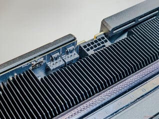 Commutateur VBIOS, connecteurs de ventilateur et connecteur 12V-2x6