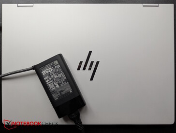 Le petit bloc d'alimentation de 65 watts