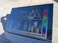 A l'extérieur, sous la lumière du soleil