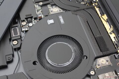 Le XPS 16 brille vraiment lorsqu'il est configuré avec le Core Ultra X7, même s'il demande plus de puissance et fonctionne plus bruyamment