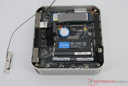 Geekom A9 Max avec dessous ouvert