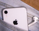 La grande majorité des adolescents américains possèdent un iPhone Apple ainsi qu'une paire d'AirPods (Image : Salil Sachdeva)
