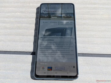 Samsung Galaxy A52 LTE en plein soleil