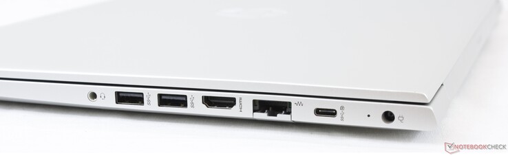 Côté droit : prise jack, 2 USB A 3.1 Gen 1, HDMI 1.4b, Gigabit RJ-45, , USB C 3.1 avec DP et PD.