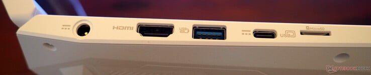 côté gauche : DC-In, HDMI 2.1, USB-A 3.2, USB-C 4 incl. DisplayPort, microSD 