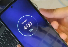 Le Motorola Razr 3 devrait être équipé d'appareils photo haute résolution, dont un capteur frontal de 32 MP. (Image source : @evleaks)