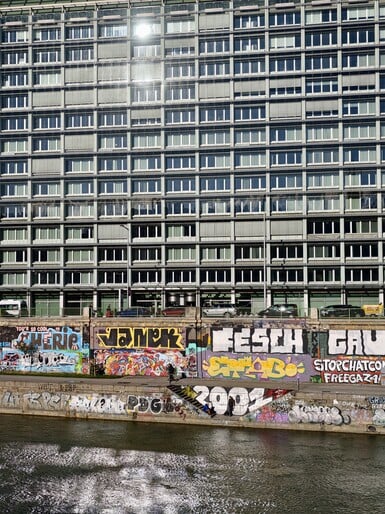 Vivo 50mm recadré à partir de l'appareil photo principal 35mm.