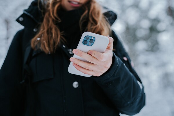 Taper sur le clavier d'un smartphone n'est pas une expérience agréable (Source : Unsplash)