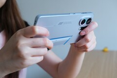 Prise en main du K13 Turbo Pro. (Source de l'image : Fixed Focus Digital via Weibo)