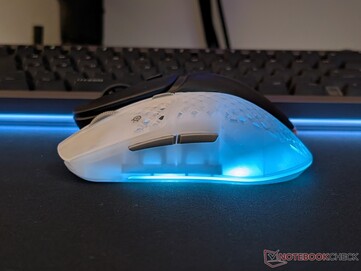 Différence de forme entre Aerox 3 Wireless Gen 2 et Glorious Model D3 Wireless.