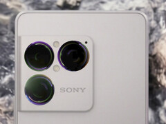 Le prochain smartphone Xperia 1 de Sony dans l'une de ses quatre couleurs de lancement roumées