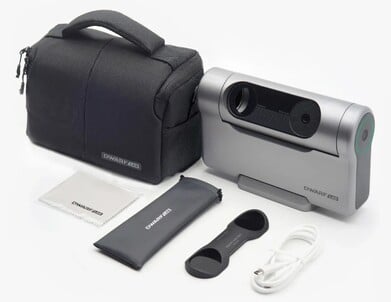 Le télescope intelligent Dwarf 3 est livré avec un filtre solaire, des chiffons de nettoyage, un câble USB-C et un étui de transport souple avec bandoulière (Image source : Dwarflabs)