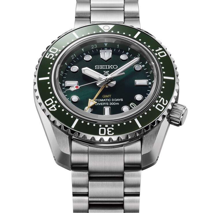 La Seiko Prospex HBC001 associe un cadran vert profond à une lunette en céramique assortie et à une aiguille GMT en or.