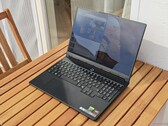 L'écran brillant du Lenovo Legion 5 15AGP11.