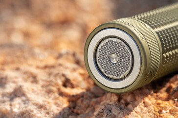 L'interrupteur de queue permet d'accéder aux niveaux de luminosité turbo et élevé, avec en option un allumage momentané.