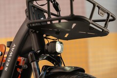 Panier avant et phare de 600 lumens.