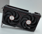Le modèle Sapphire Pulse RX 9060 non-XT présenté ici est une carte plutôt petite. (Source de l'image : Technosaurus sur YouTube, édité)