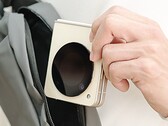Le ZTE Libero Flip dispose d'un écran secondaire rond qui peut afficher de nombreux widgets. (Image : ZTE)