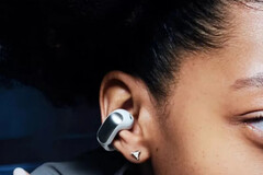 Les Open Ear Clips TWS présentent l'un des designs les plus inhabituels de Bose. (Source de l'image : MySmartPrice)
