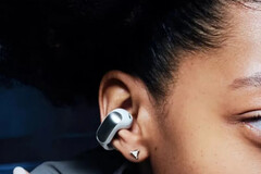 Les Open Ear Clips TWS présentent l&#039;un des designs les plus inhabituels de Bose. (Source de l&#039;image : MySmartPrice)