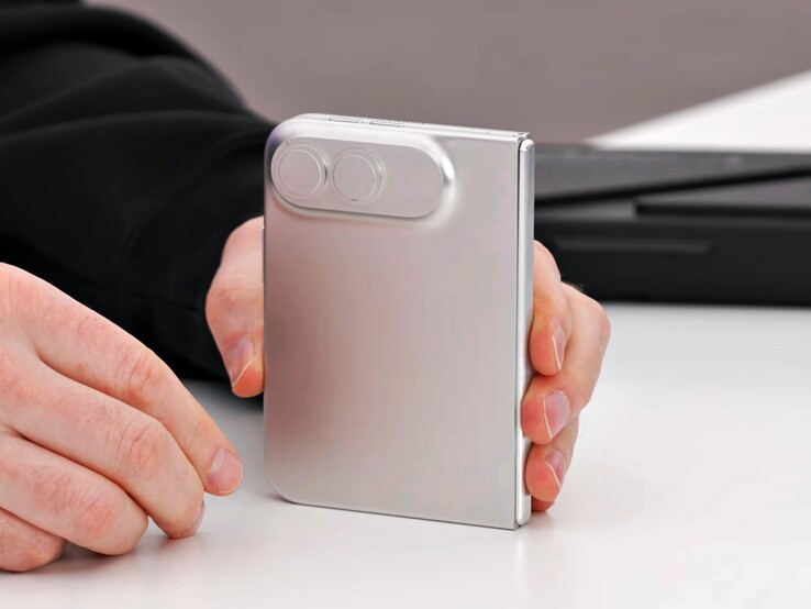 modèle iPhone Ultra/Fold design.